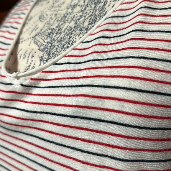 Aeropostale V Neck Short Sleeve Red and Black Striped Tee Shirt - Picture 5 of 9